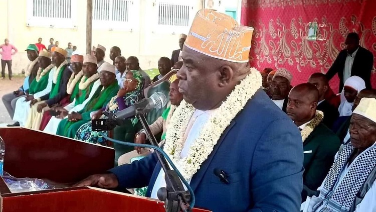 image À Mohéli, Mouigni Baraka promet l’autonomie des îles et Tournante